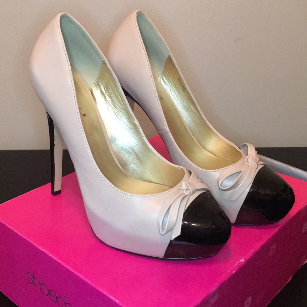 Shoedazzle nude and black patent heels 9.5 NEW